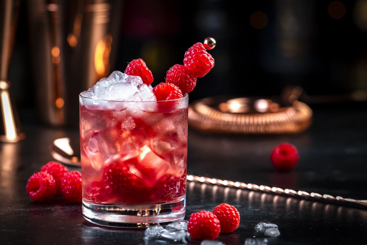 Le cocktail qui va enflammer votre Saint-Valentin 2025 : le French Kiss aux framboises