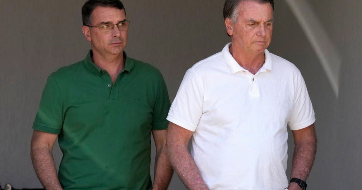 Jair Bolsonaro : l'ancien président brésilien hospitalisé, sa défense demande le placement à domicile