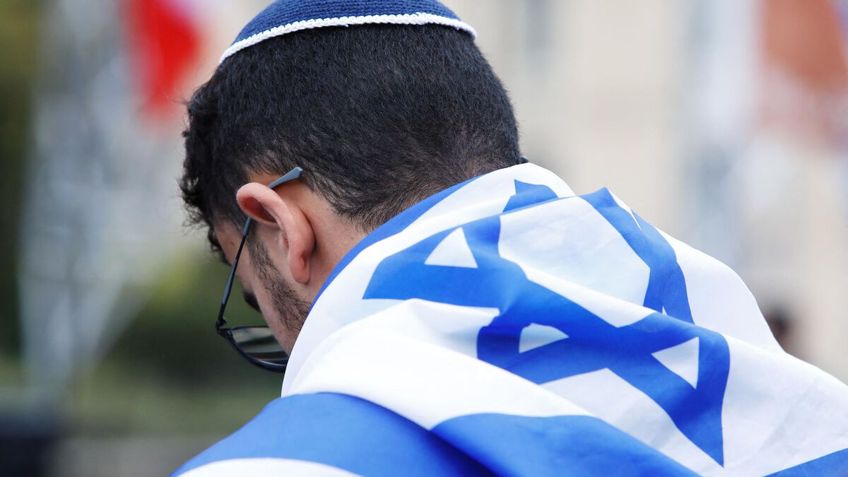 Antisémitisme en politique : le maire de Dordogne suspendu après des propos controversés