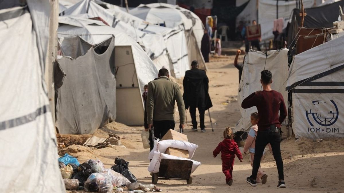 Les journalistes étrangers face à la barrière israélienne à Gaza