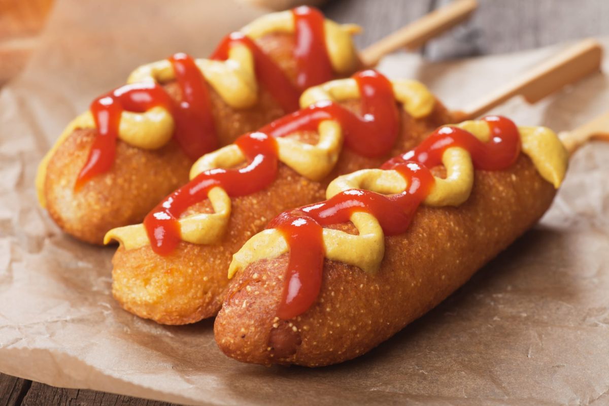 Les corn dogs : la recette rapide et gourmande pour un lundi réussi