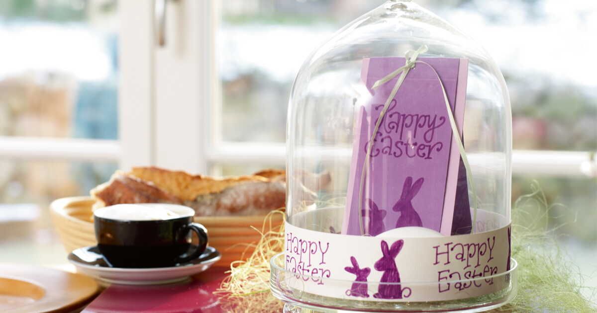 Une carte sous cloche pour Pâques transforme vos vœux en objet déco