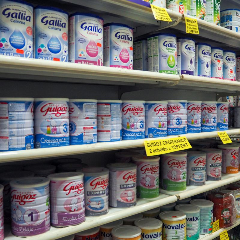 Des familles agissent contre des laits infantiles suspectés de contamination