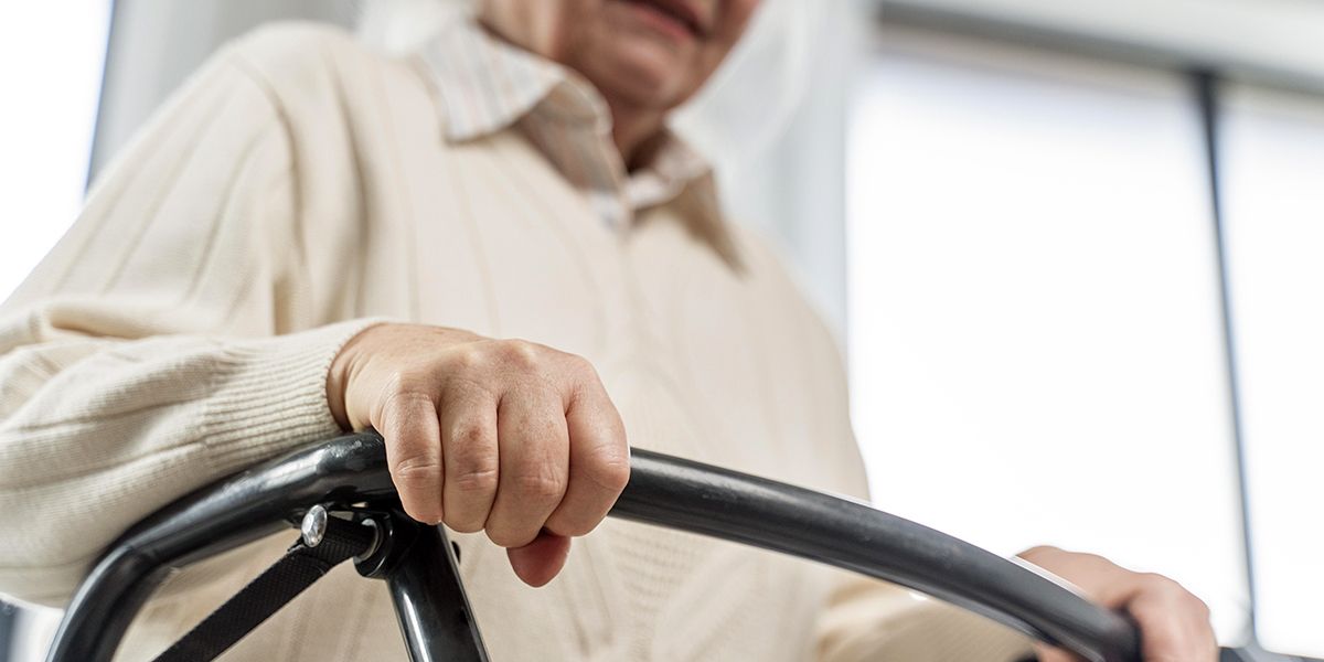 Beaux-parents remariés : doit-on participer à leur maison de retraite ?