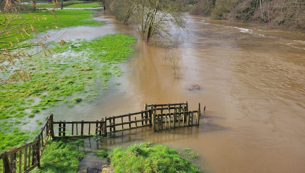 Tempête Nils : la Mayenne sous l’eau, des routes et des bâtiments menacés