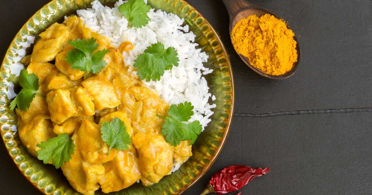 Poulet au curry : une recette rapide et savoureuse pour les journées chargées