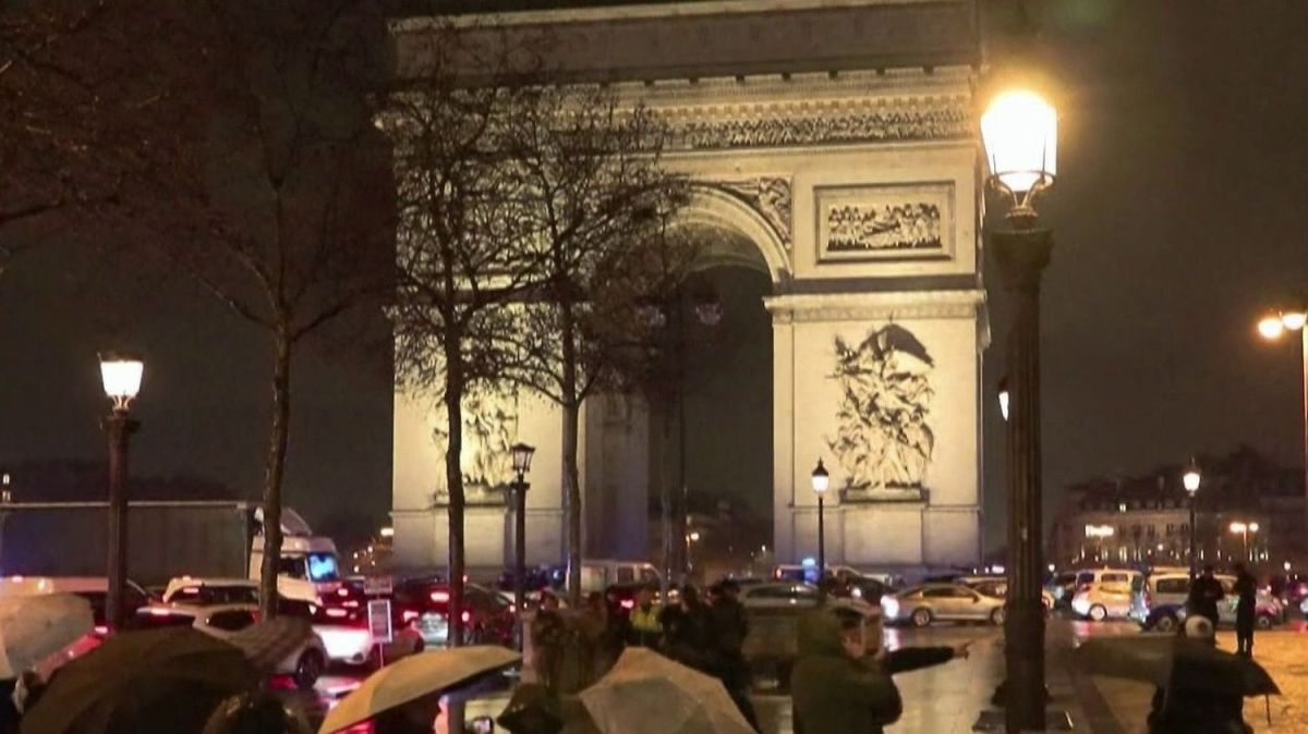 Un passé troublant : l'assaillant de l'Arc de Triomphe mis en lumière