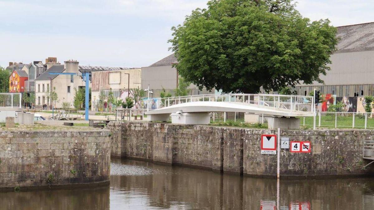 Les riverains de Redon s'insurgent : la passerelle neuve immobilisée suscite l'indignation