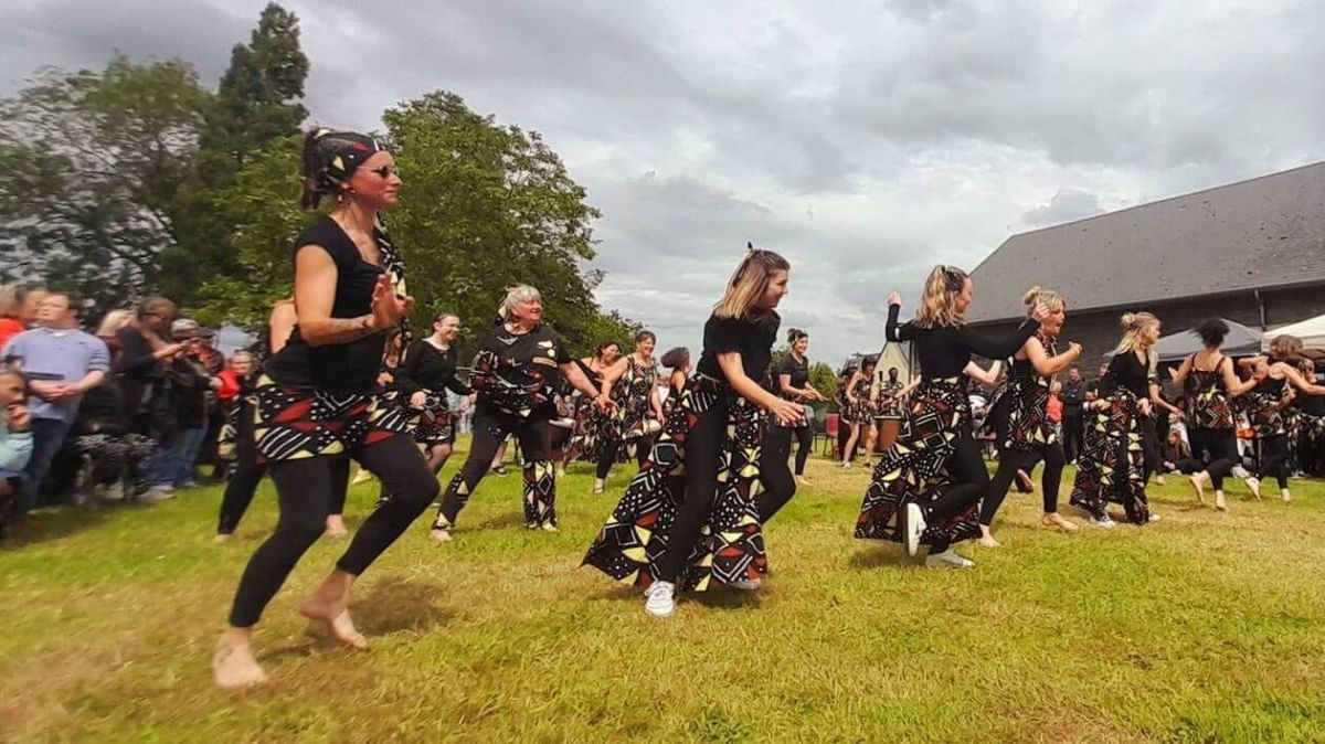 Une soirée vibrante de danses et percussions africaines à Ducey-Les Chéris
