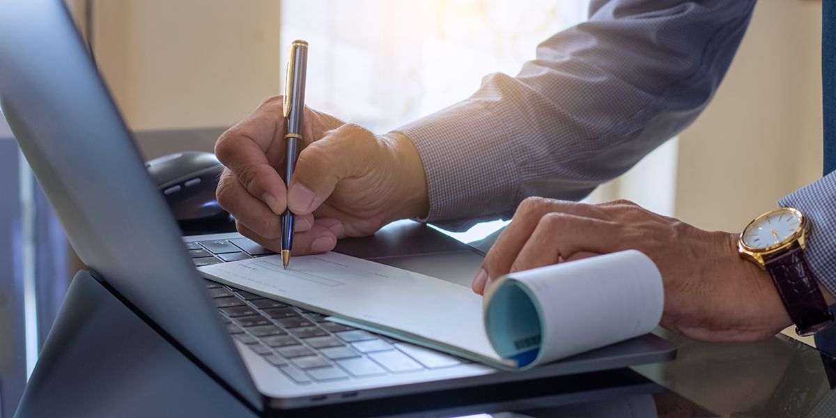 Chèques oubliés : que faire passé 1 an ?