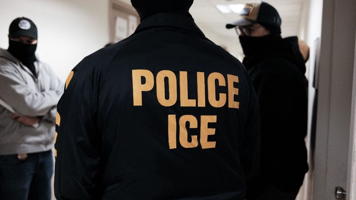 La police de l'immigration prend position dans les aéroports américains face à la paralysie budgétaire