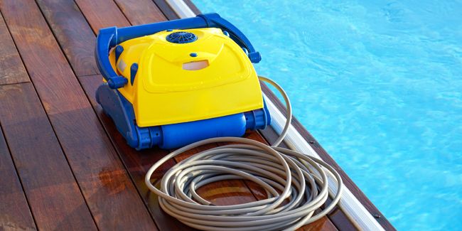 Choisir son robot de piscine : électrique ou hydraulique ?