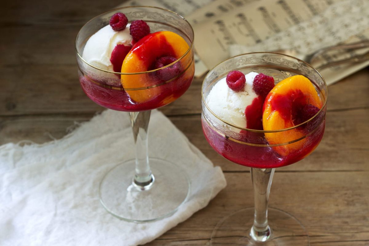 Découvrez la recette estivale des fruits melba avec Cyril Lignac