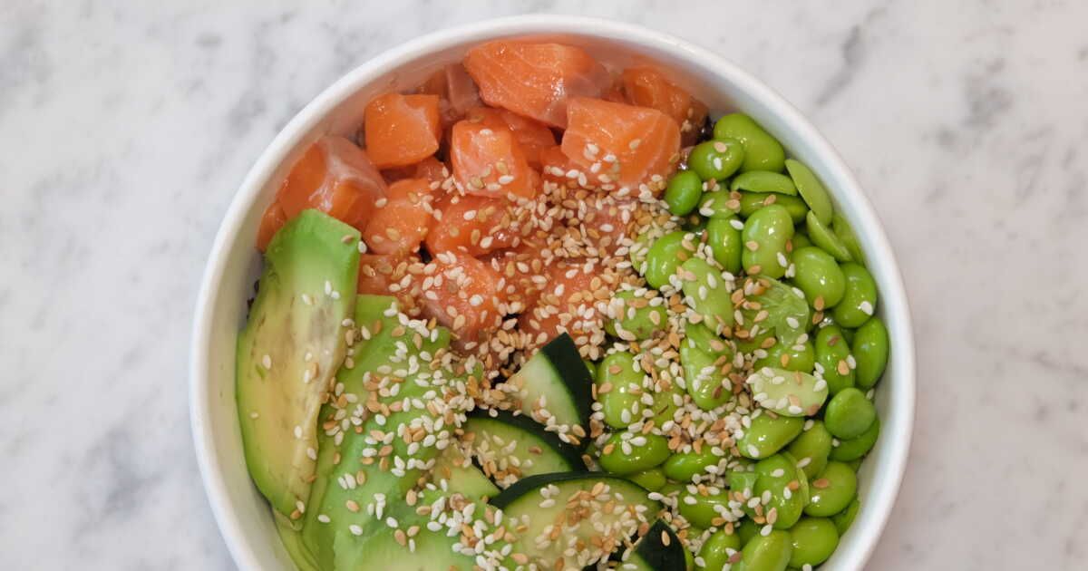 Découvrez le poké bowl revitalisant de Cyril Lignac pour vos journées d'été