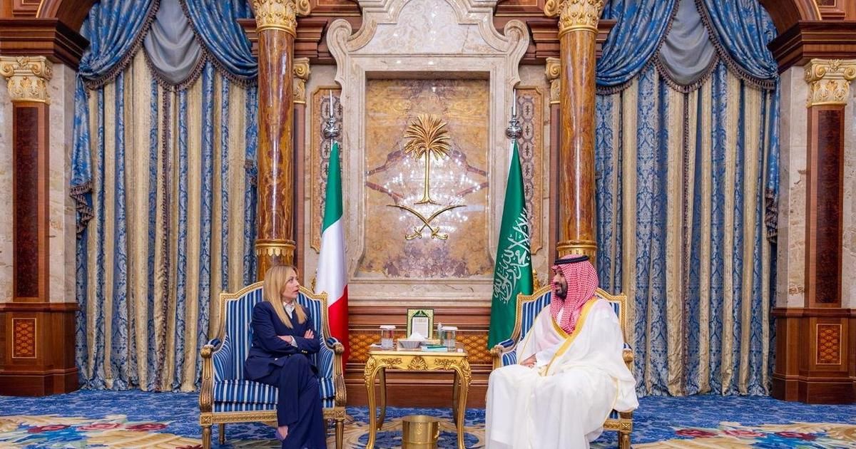 Giorgia Meloni en visite surprise au Golfe : enjeux régionaux et tensions en Ukraine