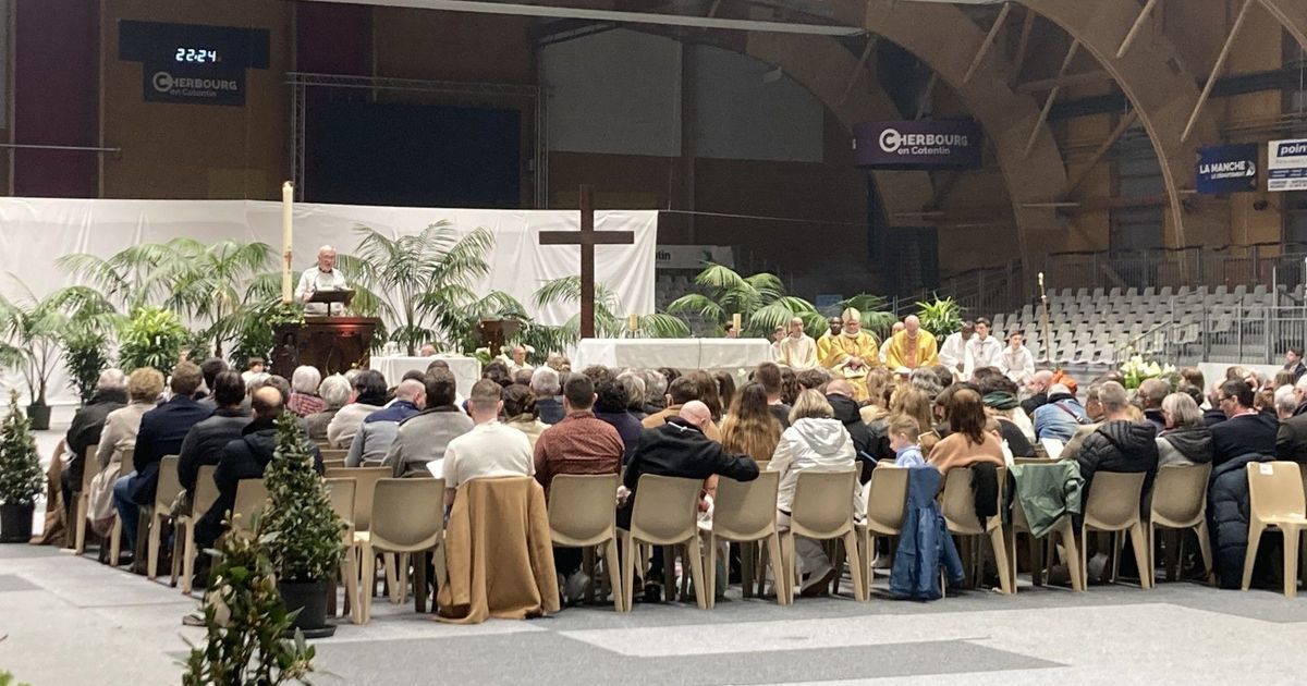 Une veillée de Pâques mémorable à Cherbourg-en-Cotentin : 20 adultes baptisés