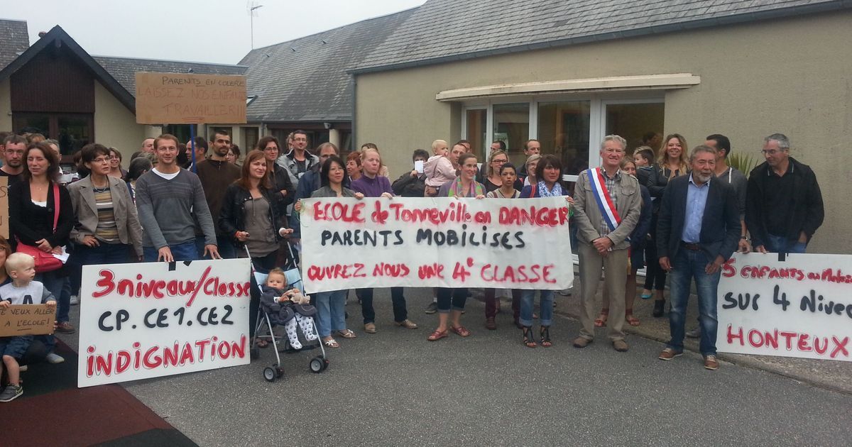 Des parents d'élèves et des moutons s'opposent à la fermeture d'une classe à Tonneville