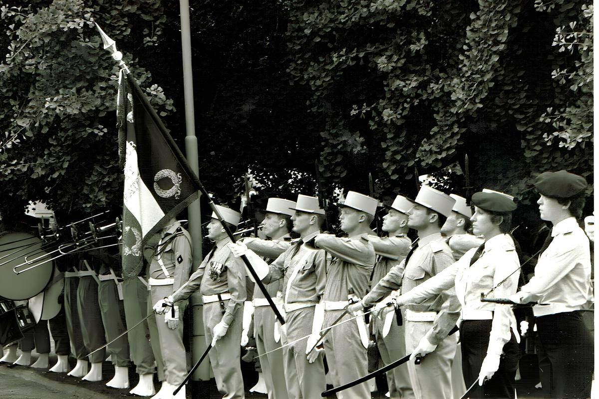 Un parcours fascinant : de l'espionnage à la mairie, l'ex-espionne du Rainbow Warrior se dévoile