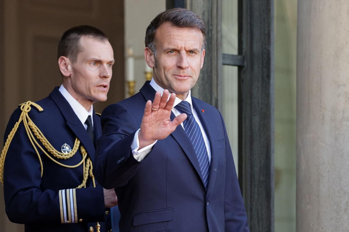 Macron célèbre les maires à l'Élysée pour soutenir la démocratie