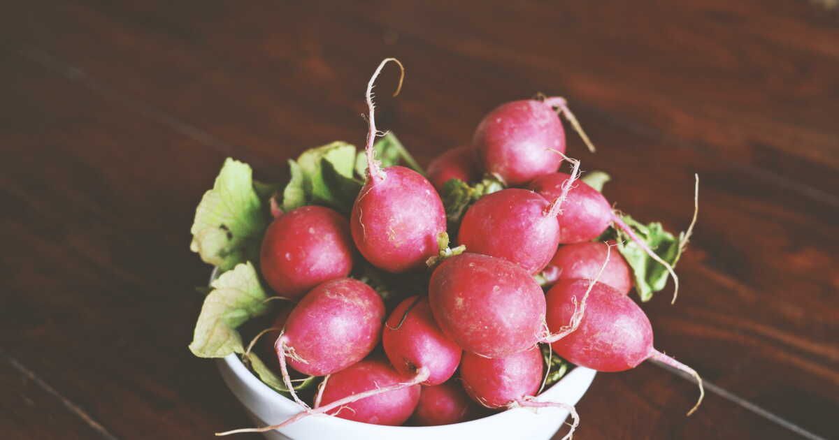 Manger les radis dans leur intégralité : la clé d'une cuisine zéro déchet