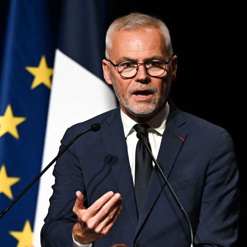 Une agression de maire qui soulève l'indignation : retour sur un acte inacceptable