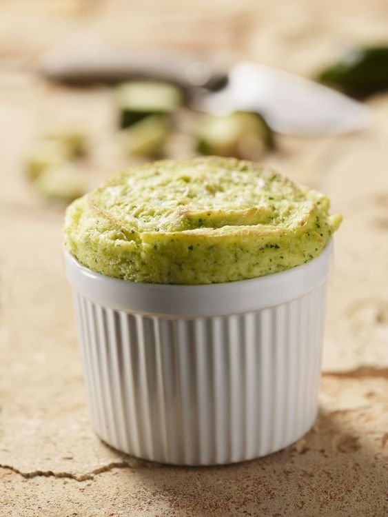 Gratin savoureux aux courgettes et aux quenelles