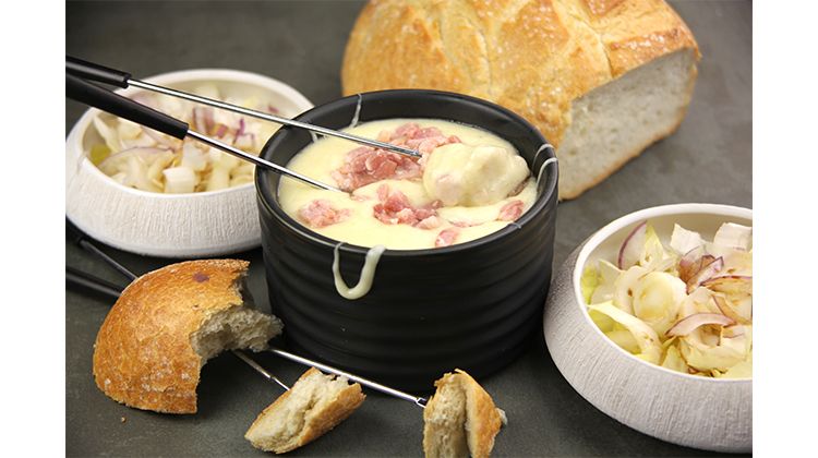Savoureuse fondue savoyarde aux lardons