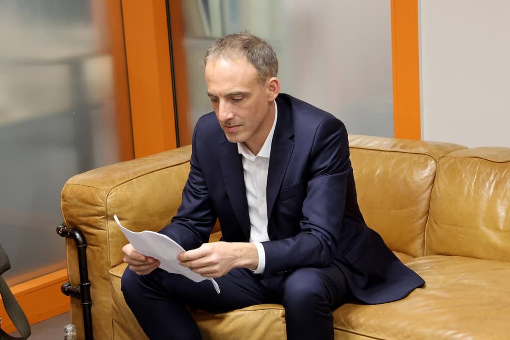 Une note révélatrice remet en question Raphaël Glucksmann