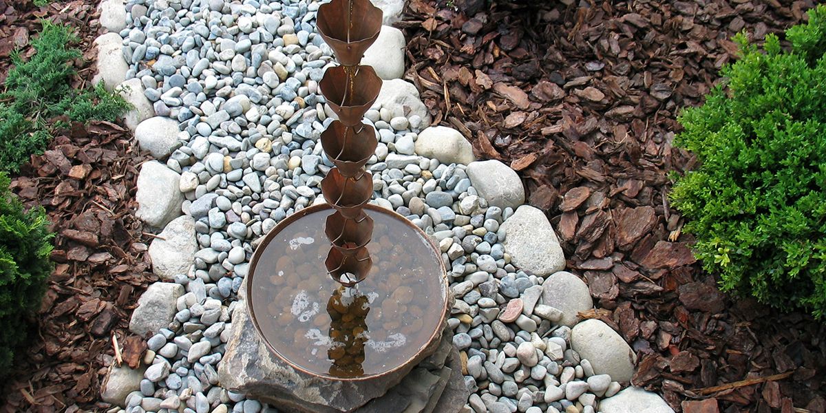 Fabriquez votre propre chaîne de pluie pour embellir votre abri de jardin