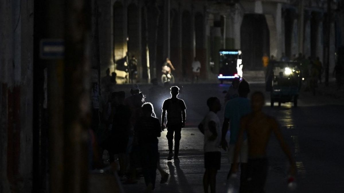 Cuba face à une panne électrique massive : une crise énergétique exacerbé par le blocus
