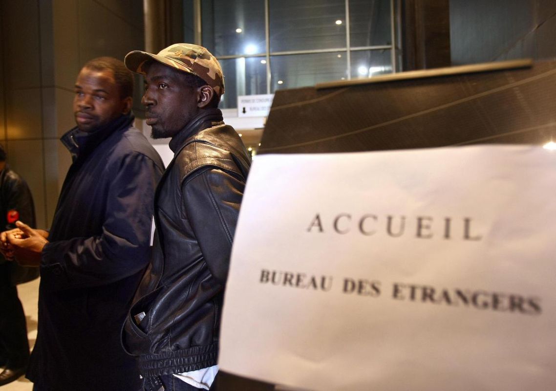 Des immigrés en situation irrégulière : la bataille du logement s'intensifie en France