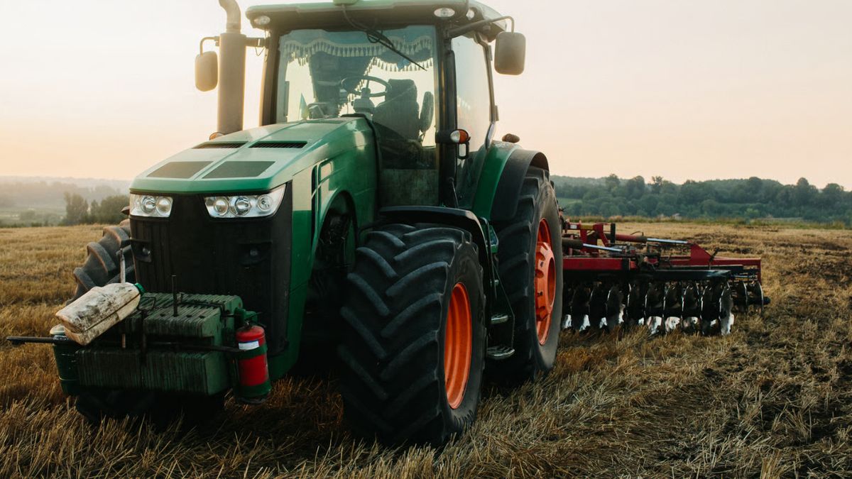 Un tragique accident agricole en Aveyron : un agriculteur succombe sous son tracteur