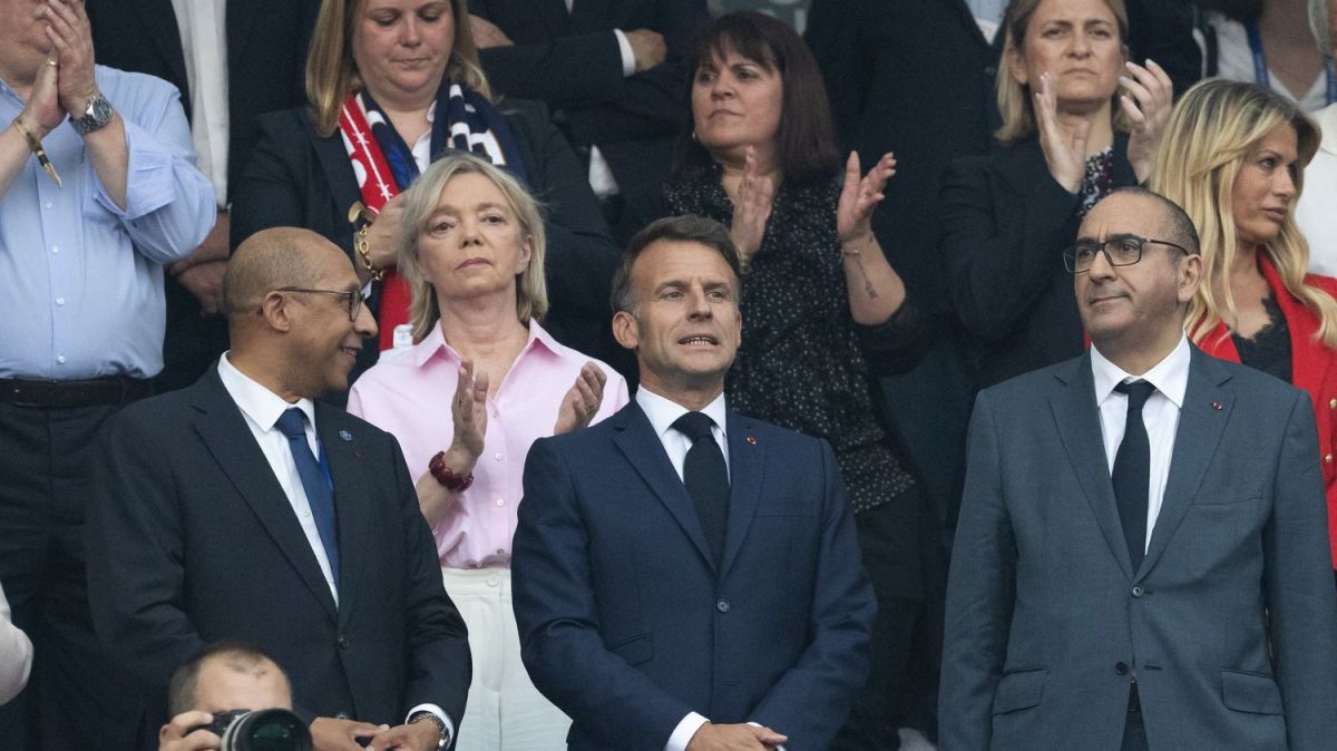 Emmanuel Macron à la rencontre des Bleus avant leur grande aventure américaine