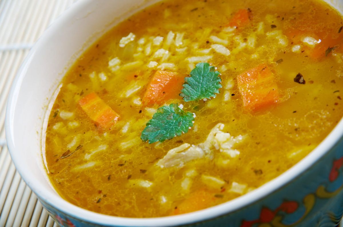 Une soupe réconfortante pour l'hiver : découvrez la recette de mulligatawny de Julie Andrieu