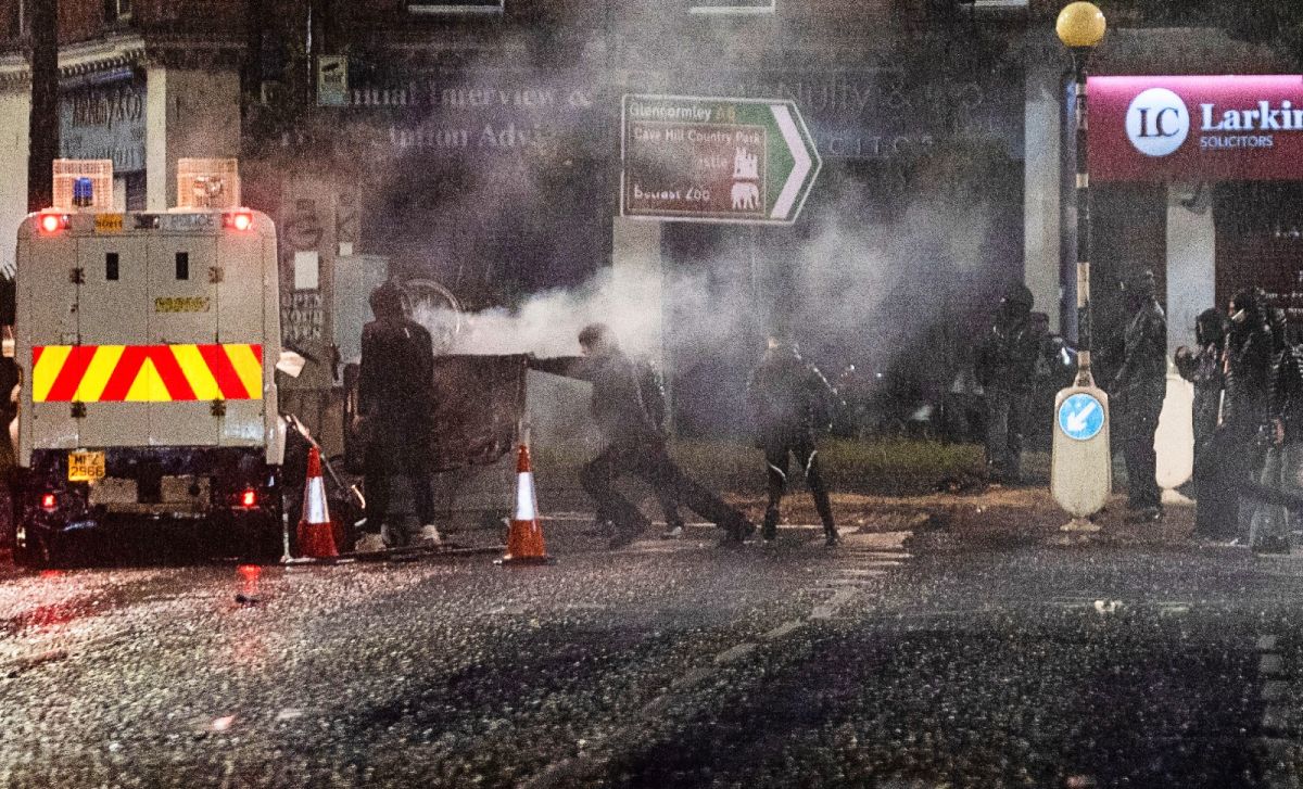Belfast : l'ombre de la barbarie ressurgit