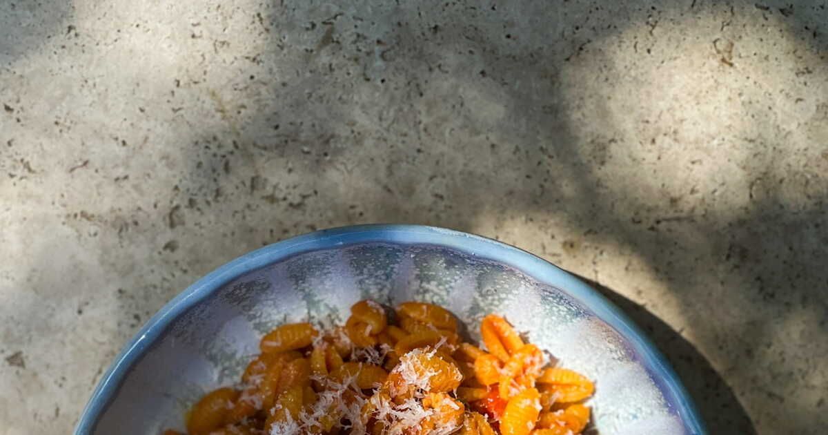 Découvrez la délicieuse recette de pâtes tomate et thon de Cyril Lignac