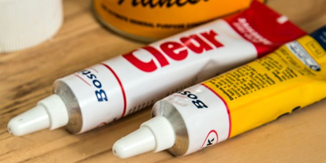 découvrez tout sur la colle époxy : propriétés et astuces d'utilisation