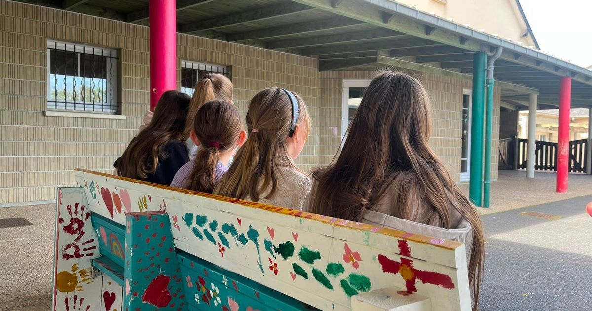 Un banc de l'amitié pour briser l'isolement à l'école d'Amfreville