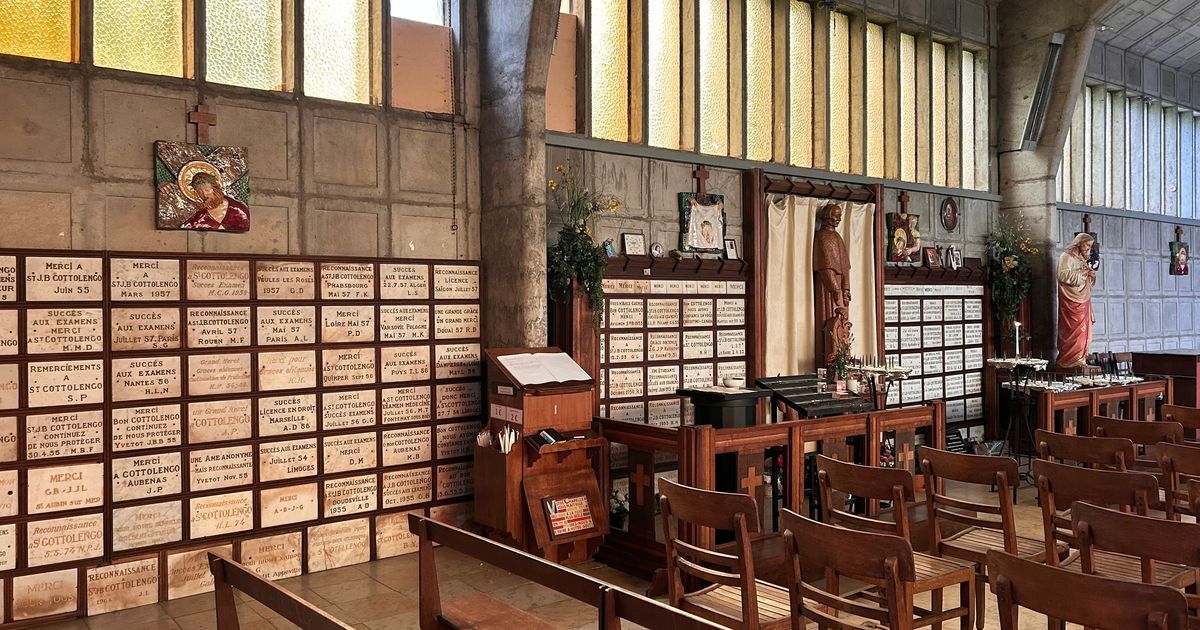 À l'église de Saint-Pierre-le-Viger, les lycéens prient pour leurs examens