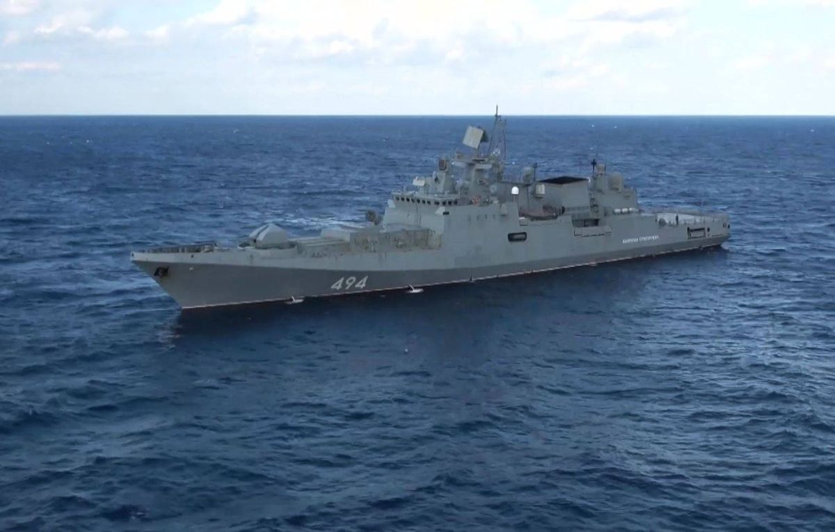 Des coups de semonce en Manche : une frégate russe cible un yacht britannique