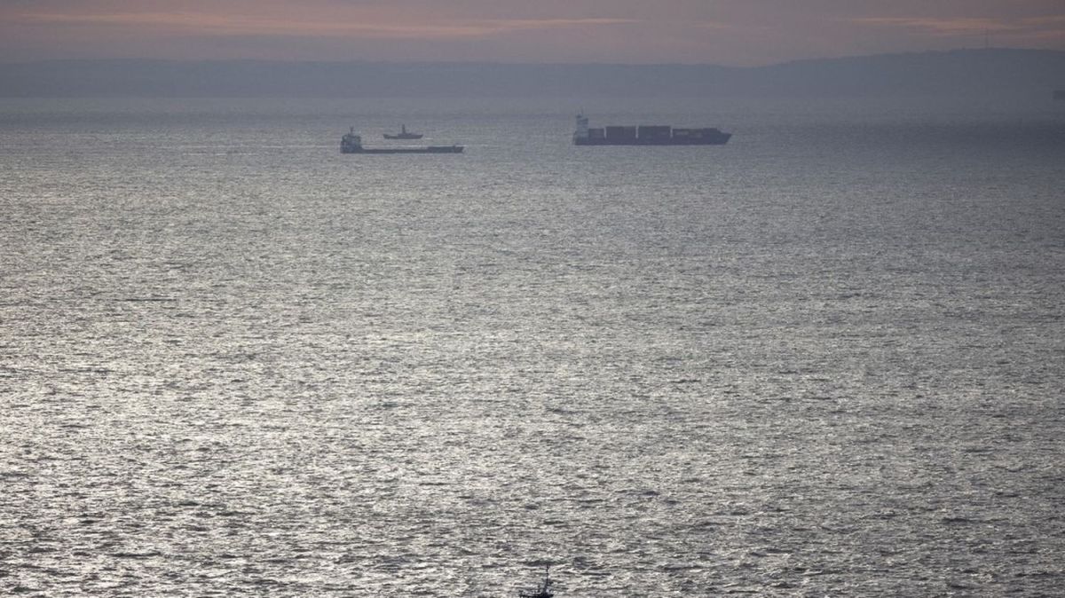 Tensions en Manche : la Russie recourt aux coups de semonce contre un yacht britannique