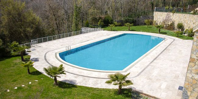 L'oxygène actif pour piscine : une solution écologique entre avantages et limites