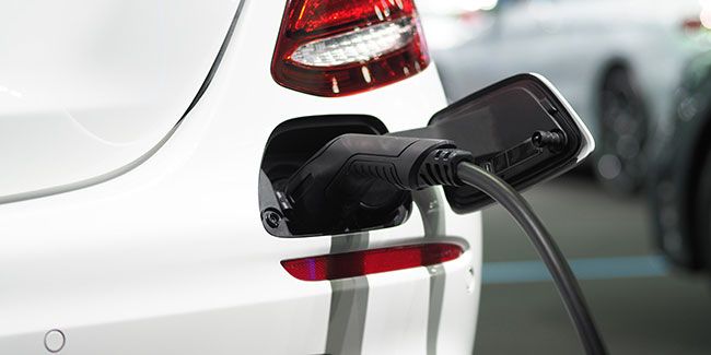 Choisir la bonne prise renforcée pour recharger sa voiture électrique