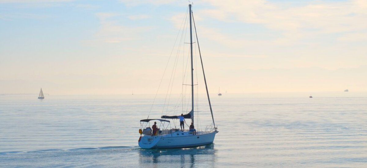 Sur les côtes de la Manche, un couple britannique raconte l'effroi d'être visé par des tirs russes