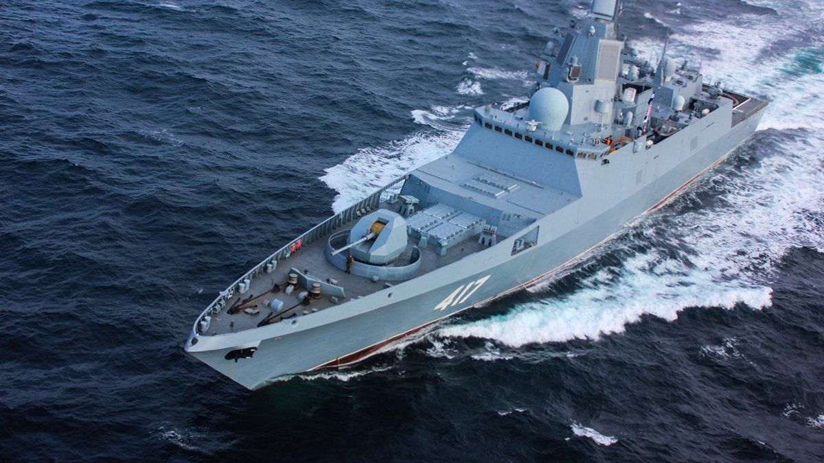 Tirs de semonce d'un navire russe sur un yacht britannique : un incident surréaliste en Manche