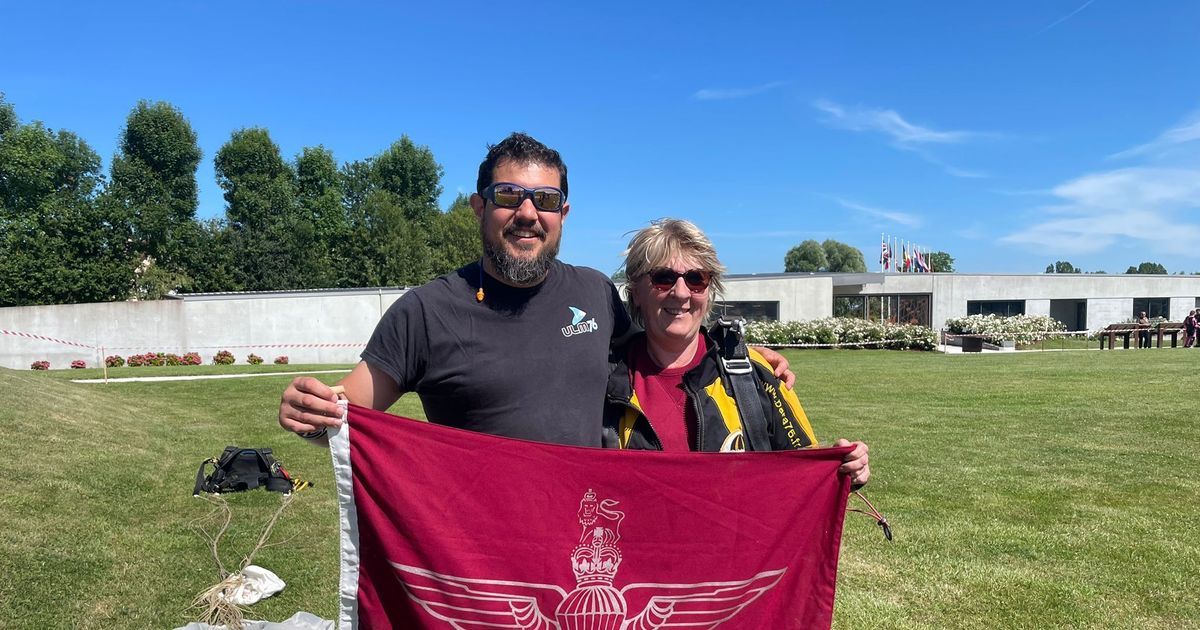 Un saut en parachute mémorable pour la directrice du musée de Merville