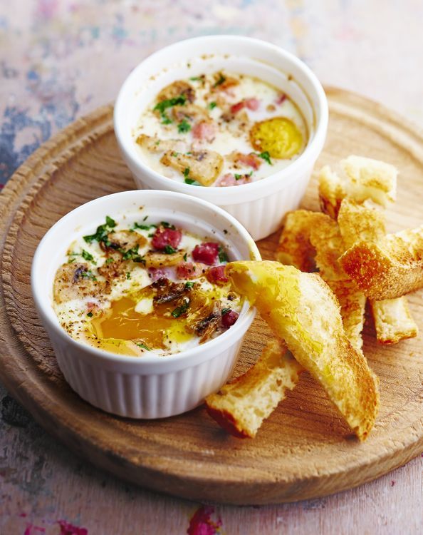 Des oeufs cocottes réconfortants aux lardons
