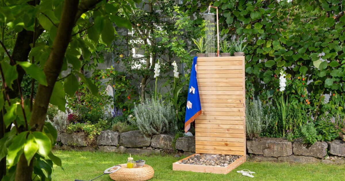 Créez votre oasis estivale avec notre guide pour une douche de jardin