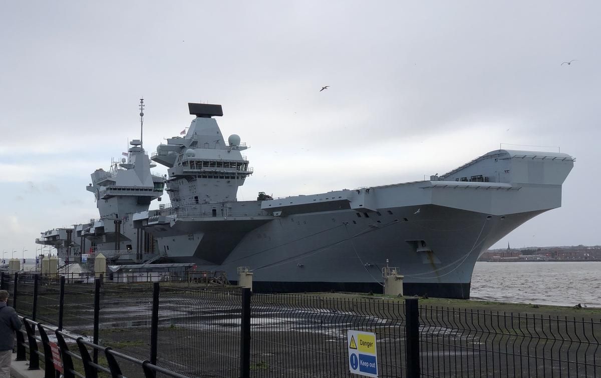 Un incident inquiétant : un avion russe intercepté près d'un porte-avions britannique