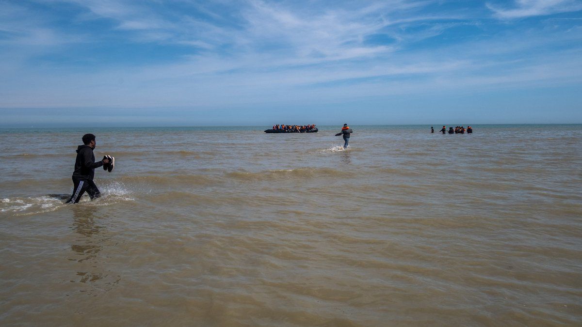 Découverte tragique sur la plage du Touquet : un corps lié aux traversées clandestines